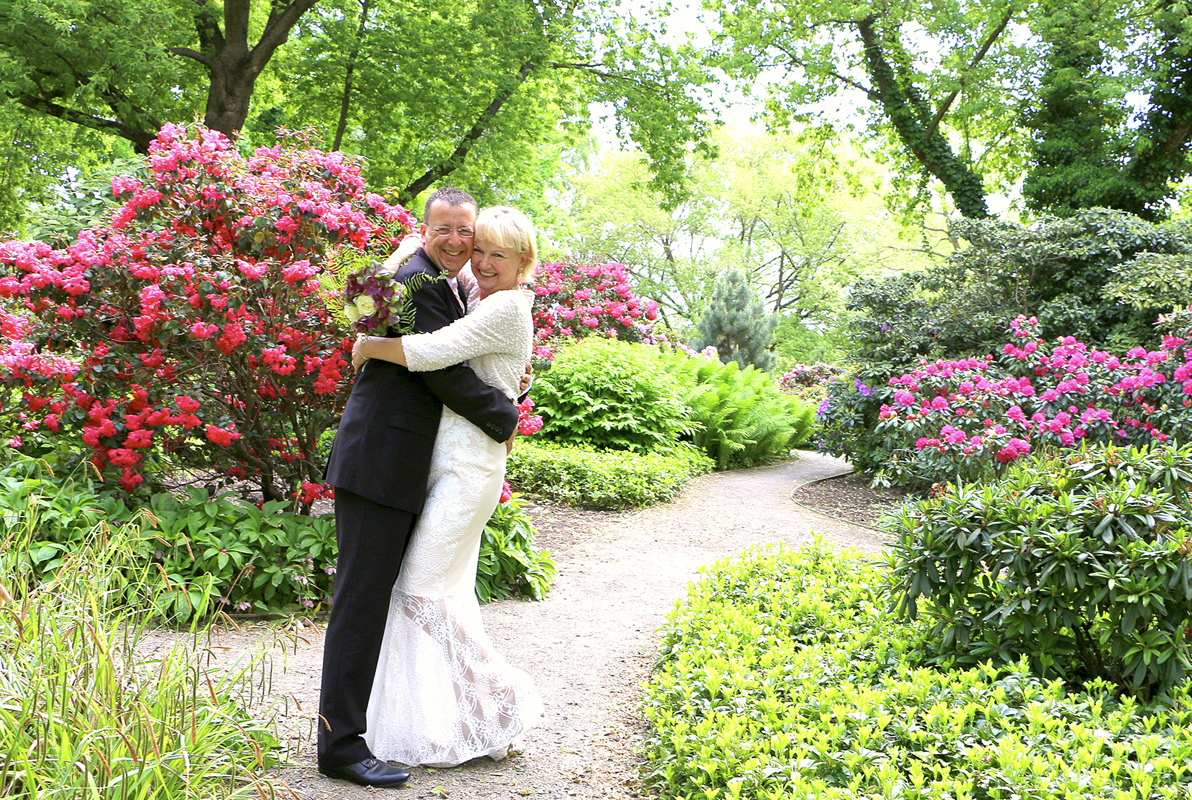 Silke und Torsten haben sich für die Hochzeitsfotos die Gärten der Welt in Berlin ausgesucht. Tolles Wetter,tolle Stimmung, tolle Bilder